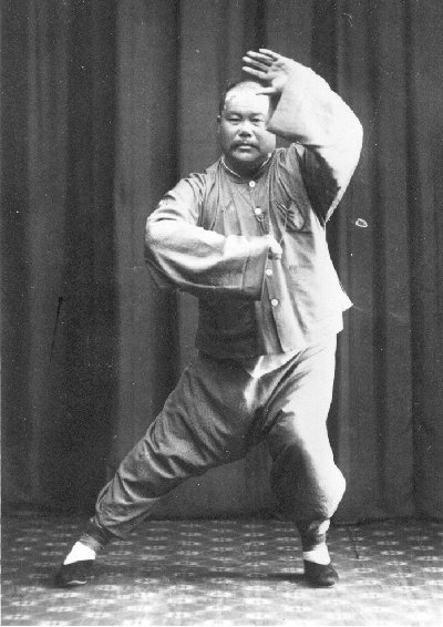 Yang Cheng-Fu, der udfører Knyttet næve ved hoften
