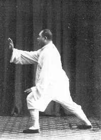 Yang Cheng-Fu, der udfører børst venstre knæ og skub